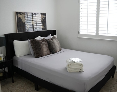 1571 Yellowwood Drive - Photo Thumbnail 13