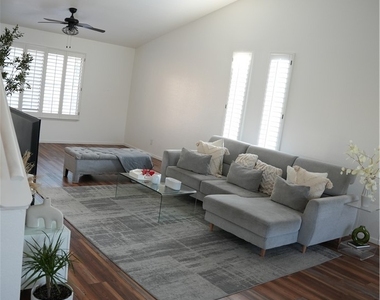 1571 Yellowwood Drive - Photo Thumbnail 3