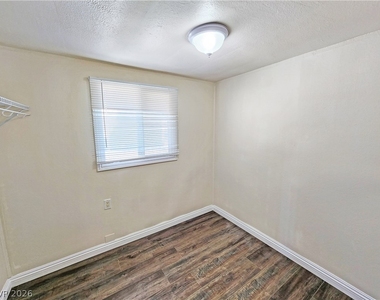 1080 W Windsong Lane - Photo Thumbnail 11