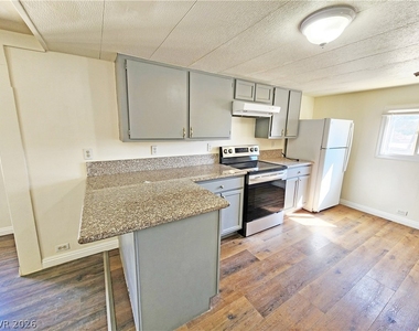 1080 W Windsong Lane - Photo Thumbnail 7