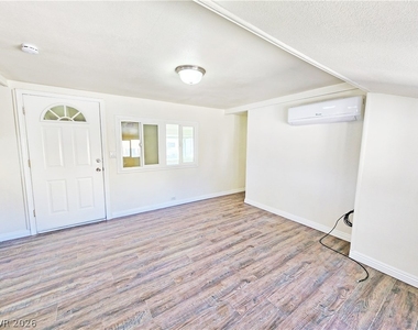 1080 W Windsong Lane - Photo Thumbnail 5