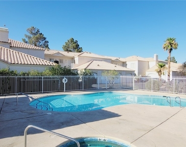 1900 N Torrey Pines Drive - Photo Thumbnail 15