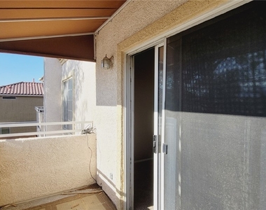 1900 N Torrey Pines Drive - Photo Thumbnail 12