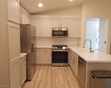 519 Crimson View Place - Photo Thumbnail 10