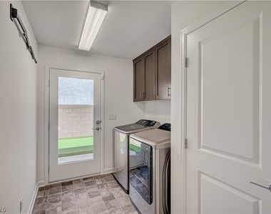 7760 Misty Oaks Avenue - Photo Thumbnail 12