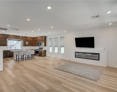 7760 Misty Oaks Avenue - Photo Thumbnail 29