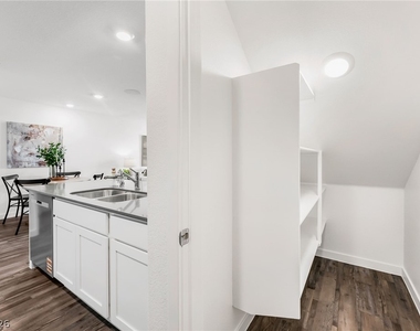903 Rosy Starling Street - Photo Thumbnail 15