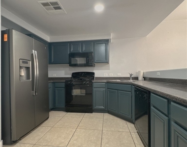 10245 S Maryland Parkway - Photo Thumbnail 4
