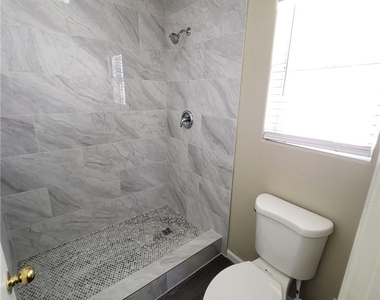 8236 W Rochelle Avenue - Photo Thumbnail 14