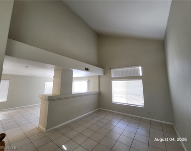8236 W Rochelle Avenue - Photo Thumbnail 1