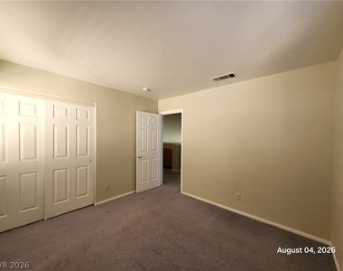 8236 W Rochelle Avenue - Photo Thumbnail 7