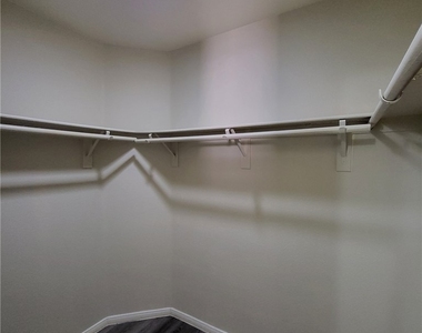 8236 W Rochelle Avenue - Photo Thumbnail 16