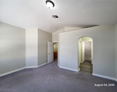 8236 W Rochelle Avenue - Photo Thumbnail 12