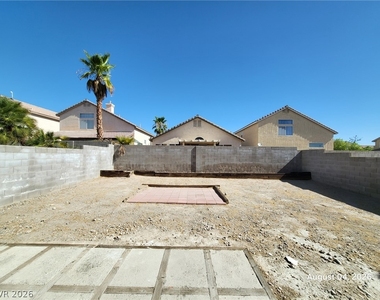 8236 W Rochelle Avenue - Photo Thumbnail 17