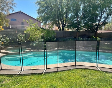 8225 Woodland Prairie Avenue - Photo Thumbnail 12