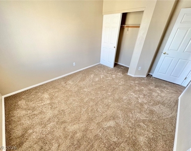 8121 Retriever Avenue - Photo Thumbnail 15