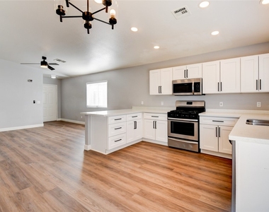 4009 Hidden Oasis Court - Photo Thumbnail 7