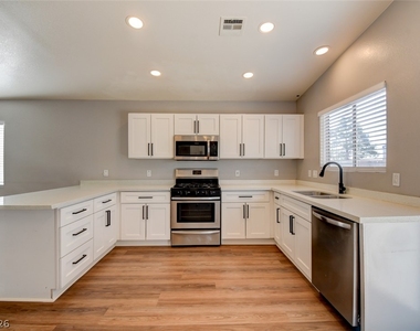 4009 Hidden Oasis Court - Photo Thumbnail 6
