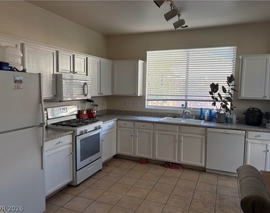 519 Siberia Street - Photo Thumbnail 3
