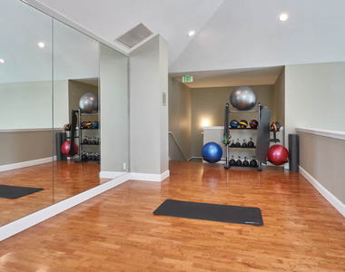 14420 North Creek Drive - Photo Thumbnail 27