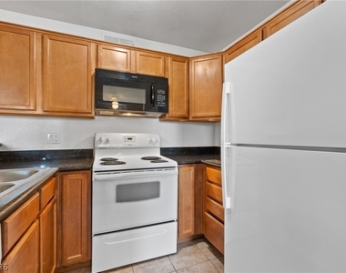 9325 W Desert Inn Road - Photo Thumbnail 5