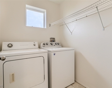 2537 Begonia Valley Avenue - Photo Thumbnail 22