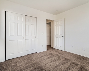 2537 Begonia Valley Avenue - Photo Thumbnail 17