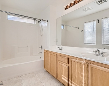 2537 Begonia Valley Avenue - Photo Thumbnail 12