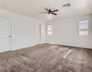 2537 Begonia Valley Avenue - Photo Thumbnail 11