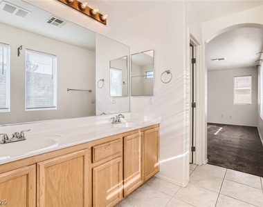 2537 Begonia Valley Avenue - Photo Thumbnail 13