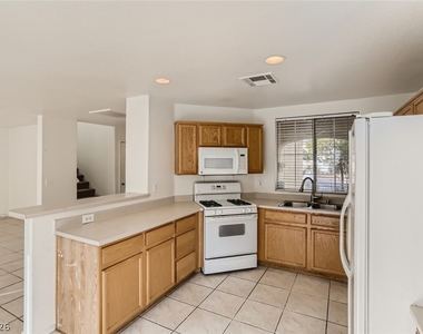 2537 Begonia Valley Avenue - Photo Thumbnail 5