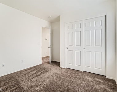 2537 Begonia Valley Avenue - Photo Thumbnail 15