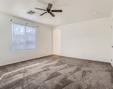 2537 Begonia Valley Avenue - Photo Thumbnail 10