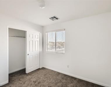 6384 Blue Twilight Court - Photo Thumbnail 19