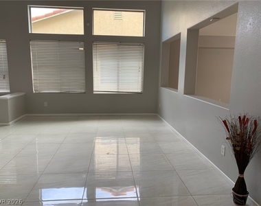 9933 W Diablo Drive - Photo Thumbnail 5