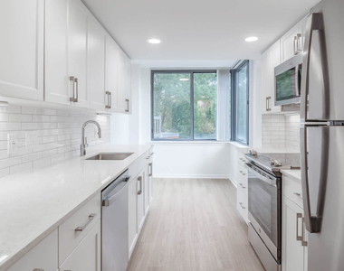 1415 North Taft Street - Photo Thumbnail 5