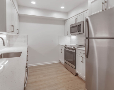 1415 North Taft Street - Photo Thumbnail 7