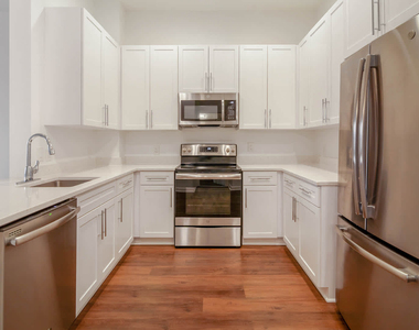 1415 North Taft Street - Photo Thumbnail 4