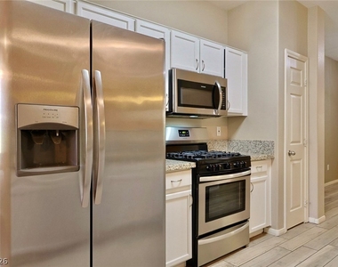 716 Peachy Canyon Circle - Photo Thumbnail 11