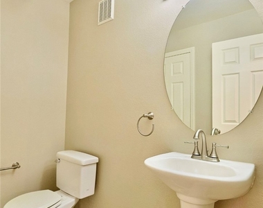 716 Peachy Canyon Circle - Photo Thumbnail 8