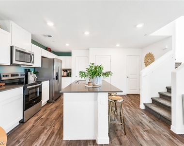 914 Rosy Starling Street - Photo Thumbnail 15