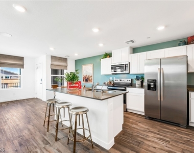 914 Rosy Starling Street - Photo Thumbnail 12