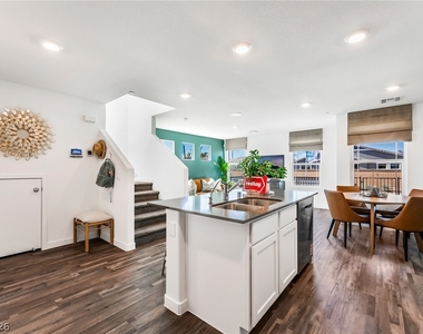 914 Rosy Starling Street - Photo Thumbnail 13