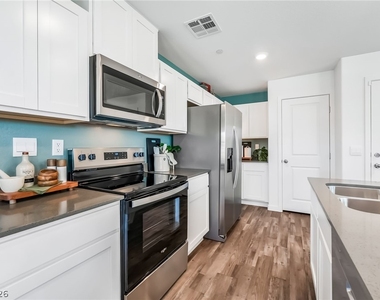 914 Rosy Starling Street - Photo Thumbnail 17