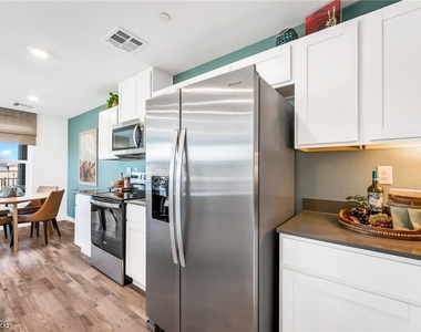 914 Rosy Starling Street - Photo Thumbnail 18