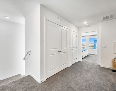 914 Rosy Starling Street - Photo Thumbnail 32