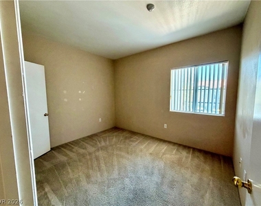 2615 W Gary Avenue - Photo Thumbnail 11