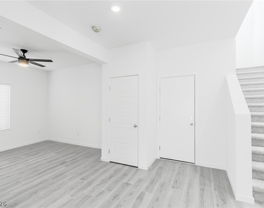 9927 Kimura Hills Avenue - Photo Thumbnail 10