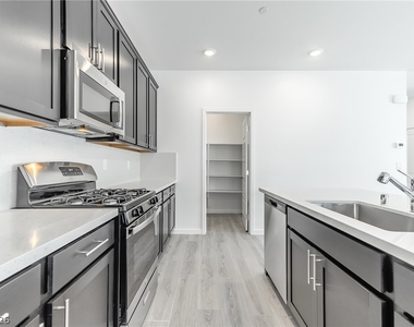 9927 Kimura Hills Avenue - Photo Thumbnail 6