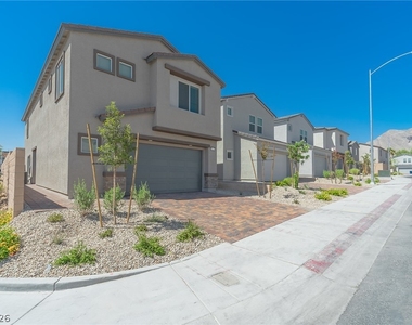 9927 Kimura Hills Avenue - Photo Thumbnail 2